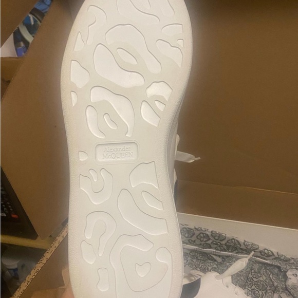 Alexander McQueen Mens Oversized Sneaker White/Black - Picture 6 of 9